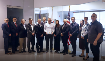    De izq. a der.: Luis Renella, Operaciones WBO; Pedro P. Peña, tesorero WBO; Aldo Defilippi, vocal WBO; Oscar Sánchez, presidente WBO; Erik Moncayo, presidente internacional WBO; Tomás Díaz, secretario WBO; Jean Yves Duval, jefe de LATAM y el Caribe CMA CGM; Suzanne Lemaitre, directora ejecutiva WBO; Oscar Andrade, vicepresidente WBO; Alexandre Muyl, director de seguridad CMA CGM; Gina Farre, oficial de seguridad CMA CGM; Angelina Yelkova, jefa de QPM - CMA CGM; Rod Khattabi, Inteligencia CMA CGM.